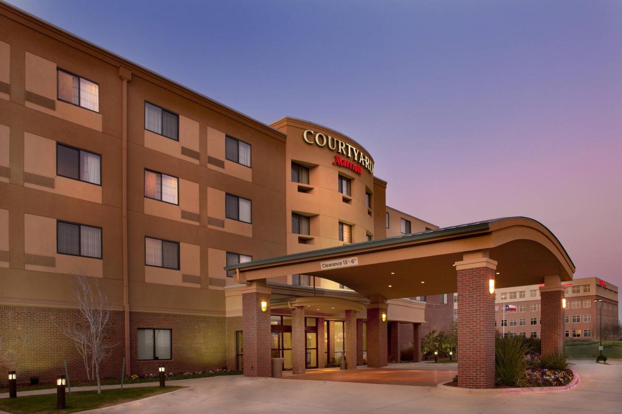 Hotel Courtyard By Marriott Denton Extérieur photo