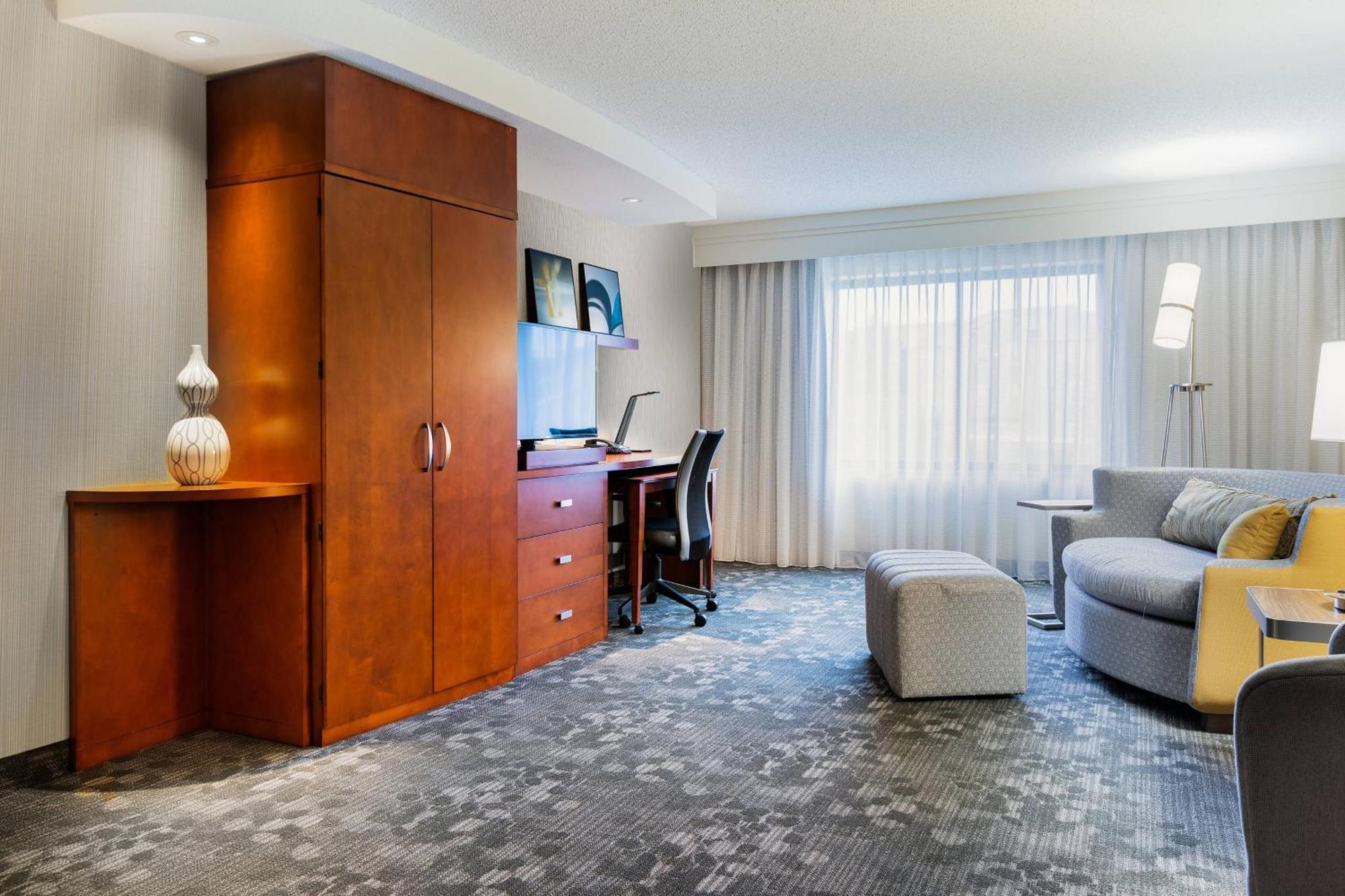 Hotel Courtyard By Marriott Denton Extérieur photo